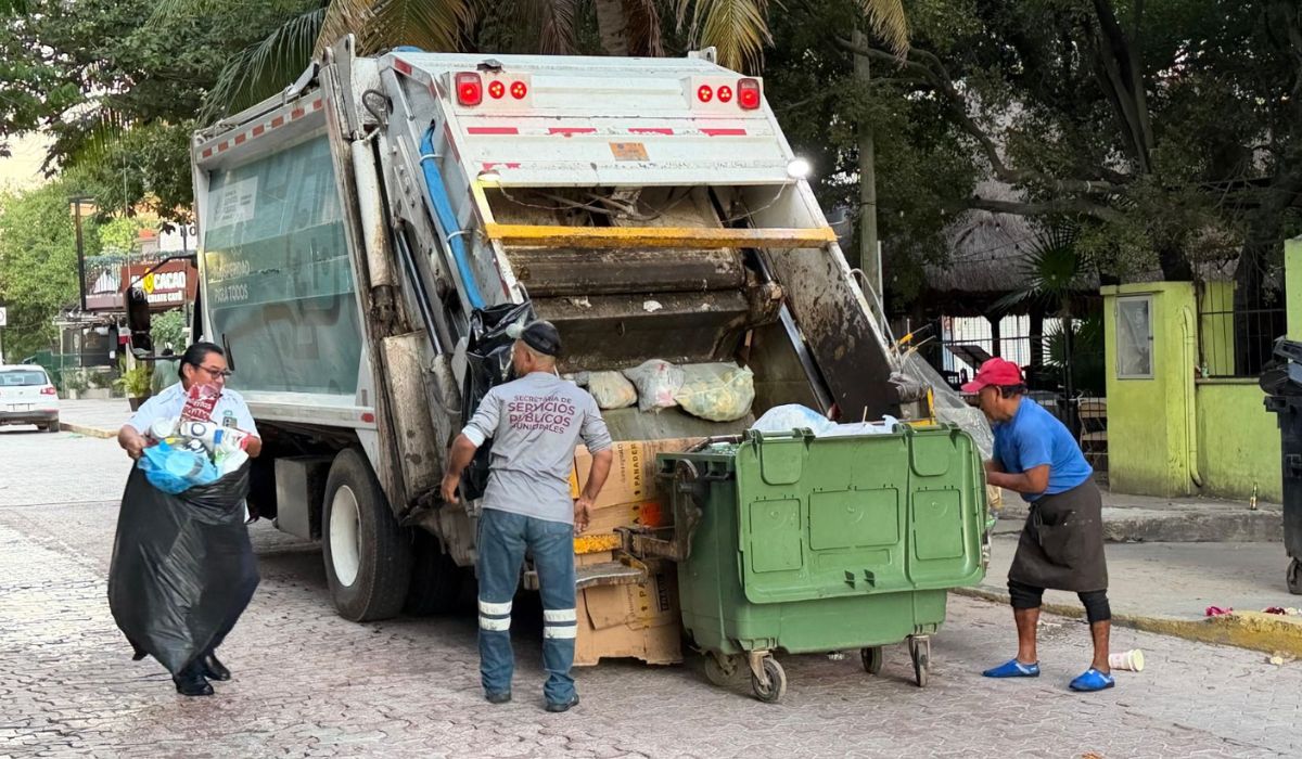 Refuerzan limpieza urbana en Playa del Carmen durante temporada decembrina