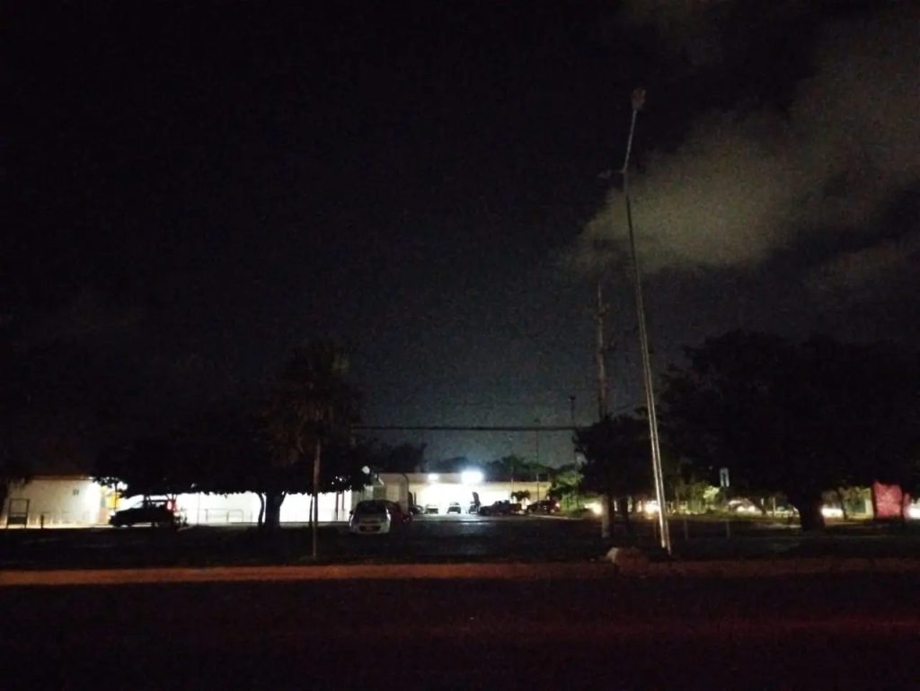 Obra de CFE en Paseos del Mayab, clave para acabar con los apagones en Playa del Carmen, permanece inconclusa.