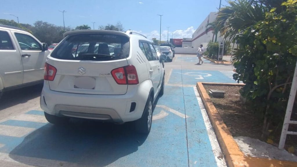 Personas con discapacidad en Playa del Carmen enfrentan barreras cotidianas de accesibilidad en espacios públicos y privados.