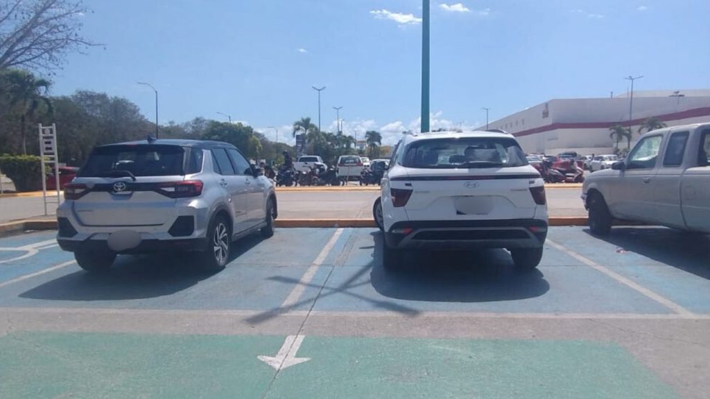 Personas con discapacidad en Playa del Carmen enfrentan barreras cotidianas de accesibilidad en espacios públicos y privados.