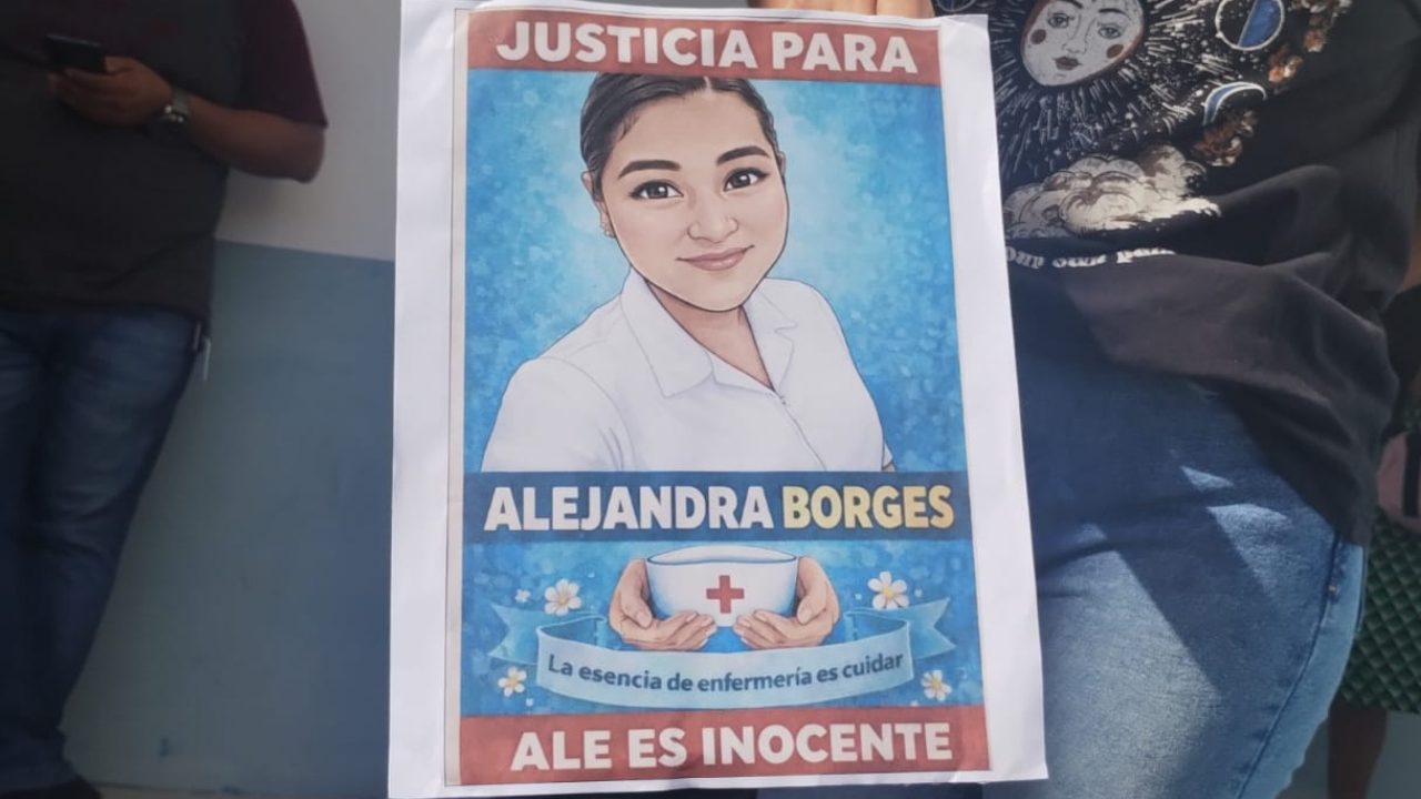Familiares y colegas exigen claridad a la FGE en el caso de las alumnas intoxicadas en Playa del Carmen.