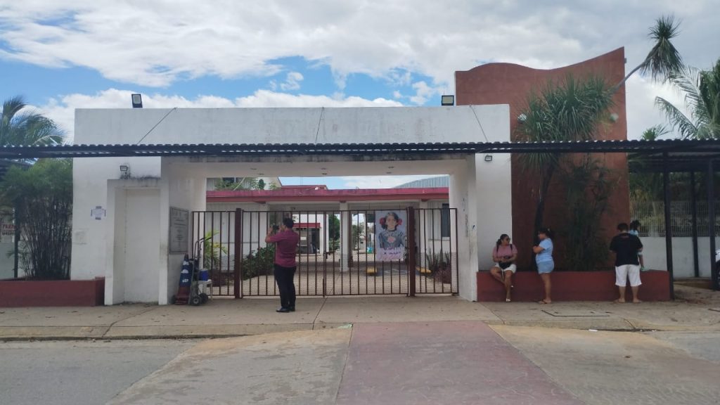 El maestro de Playa del Carmen fue detenido tras presuntamente intoxicar a cuatro alumnas de secundaria con "dulces" durante clase.
