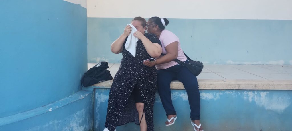 Familiares y colegas exigen claridad a la FGE en el caso de las alumnas intoxicadas en Playa del Carmen.