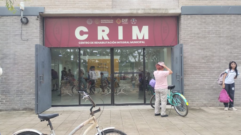 Personal del CRIM orienta a personas con discapacidad en Quintana Roo sobre el trámite del Certificado, la Credencial Nacional y el Tarjetón Estatal.