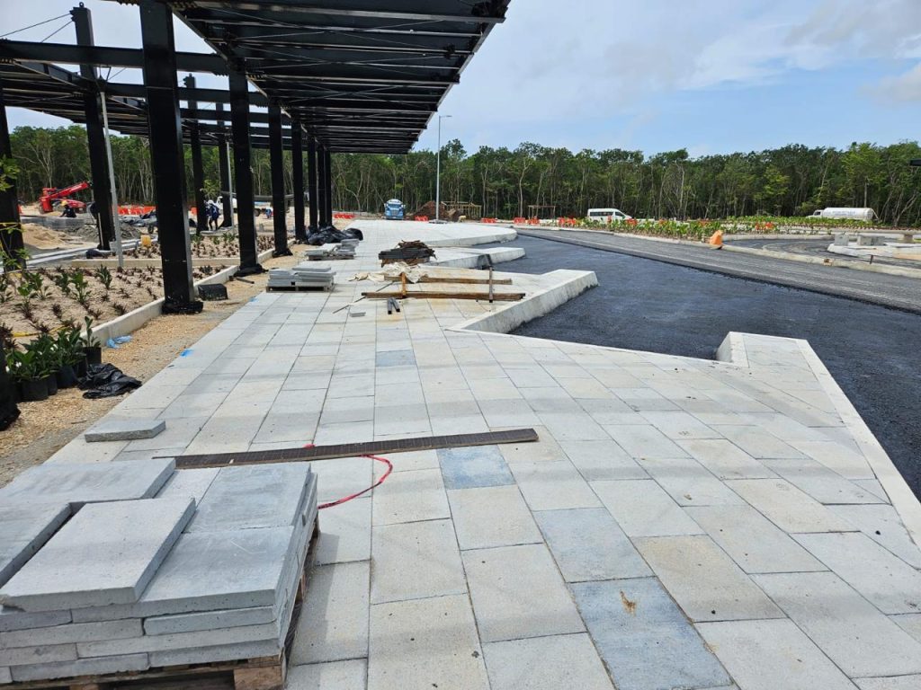 El sargazo de Quintana Roo, convertido en Sargacreto: material de construcción sustentable que ya se usa en obras de infraestructura.