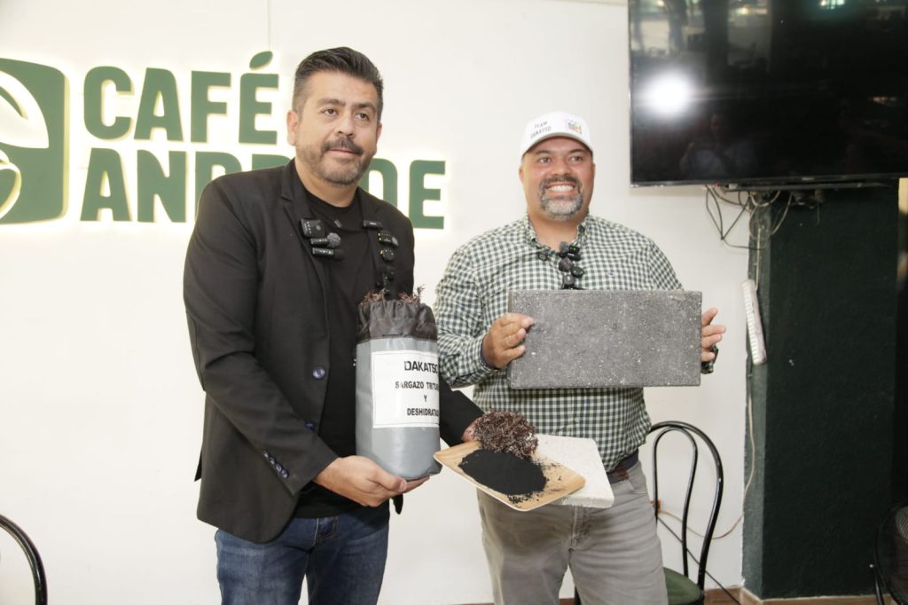 El sargazo de Quintana Roo, convertido en Sargacreto: material de construcción sustentable que ya se usa en obras de infraestructura.