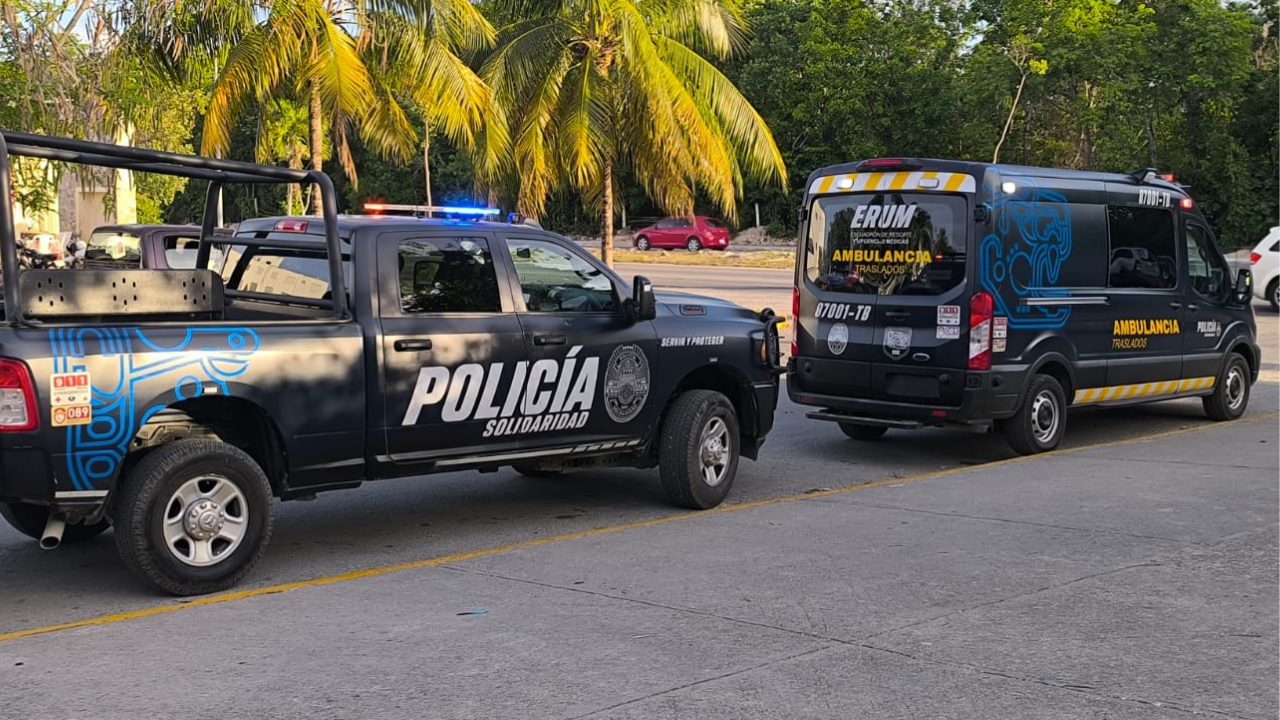 Autoridades ingresan a la secundaria de Playa del Carmen "Vicente Guerrero" tras reporte de posible intoxicación por drogas entre alumnos