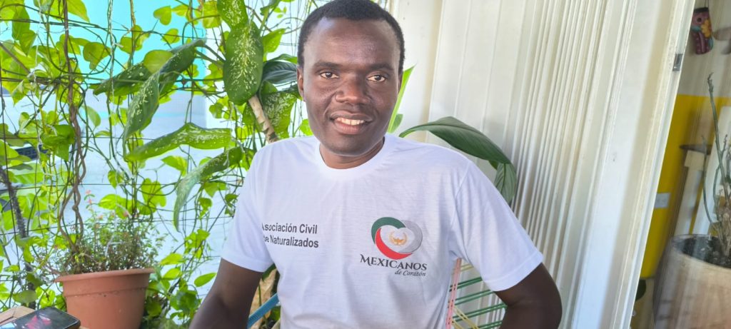 Wilson Charles, activista y defensor de los derechos de los naturalizados en Quintana Roo, para el especial “Historias de Playa”.