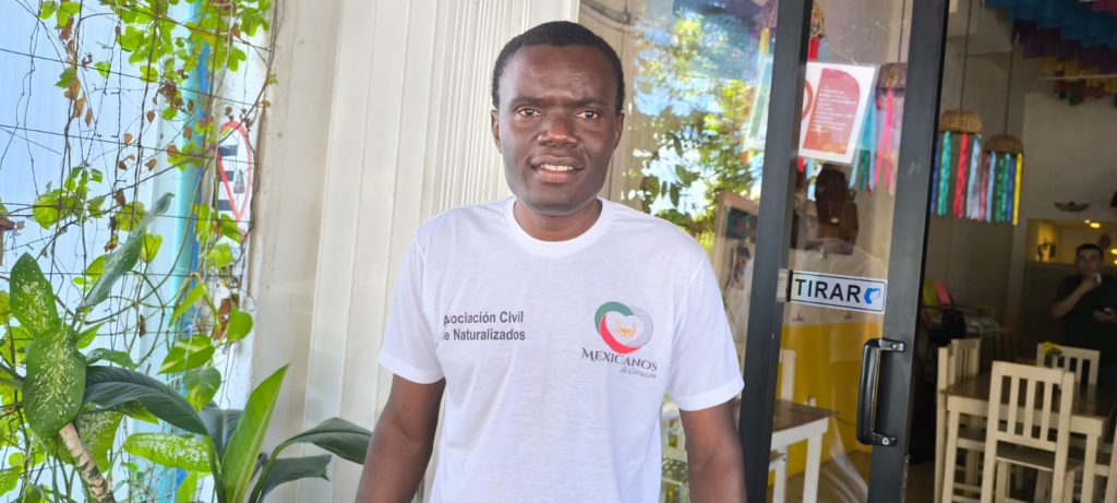 Wilson Charles, activista y defensor de los derechos de los naturalizados en Quintana Roo, para el especial “Historias de Playa”.