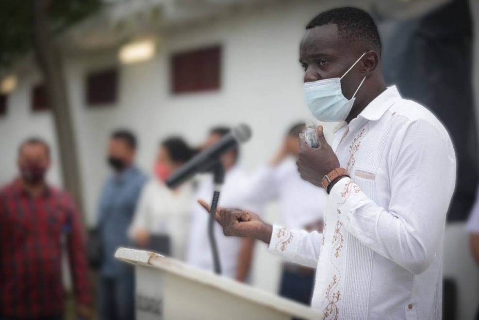 Wilson Charles, activista y defensor de los derechos de los naturalizados en Quintana Roo, para el especial “Historias de Playa.