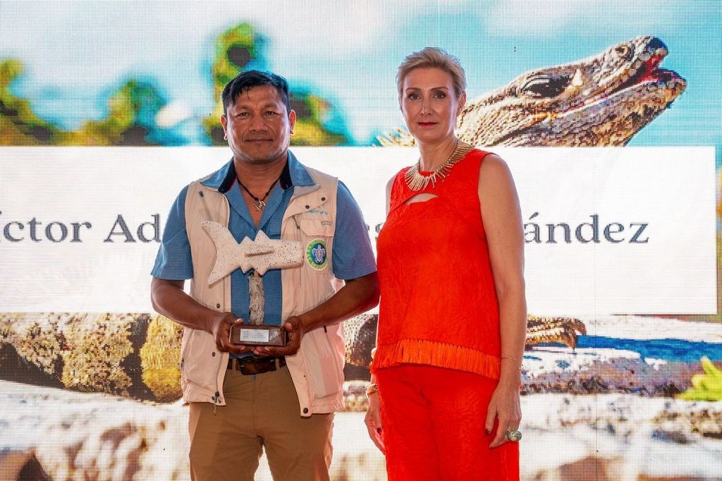 Víctor Adán Rosales Hernández, fundador de AAK Mahahual A.C., recibió el premio especial KOL +Ecoísta.