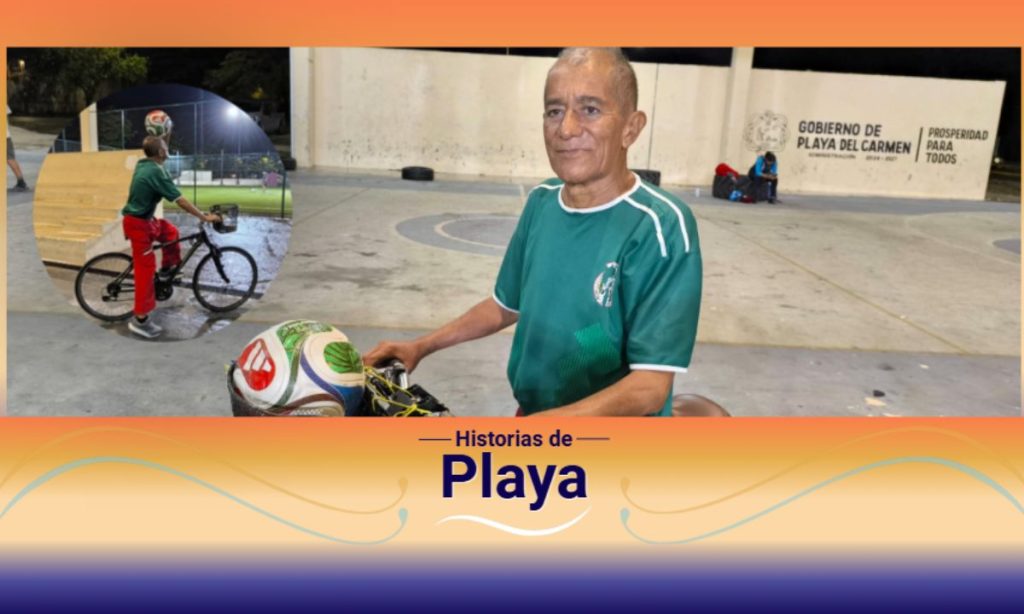 Juan Márquez, El Hombre del Balón de Playa del Carmen, con su inseparable balón de futbol.