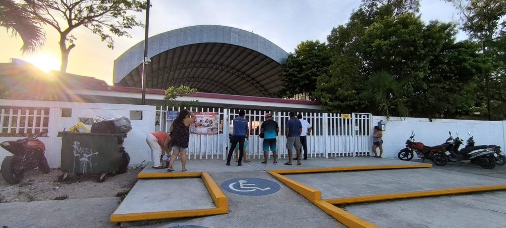 Exámenes antidoping en Playa del Carmen: el Colegio Inglés aplica pruebas mensuales y sorpresivas para detectar el consumo de drogas entre estudiantes.