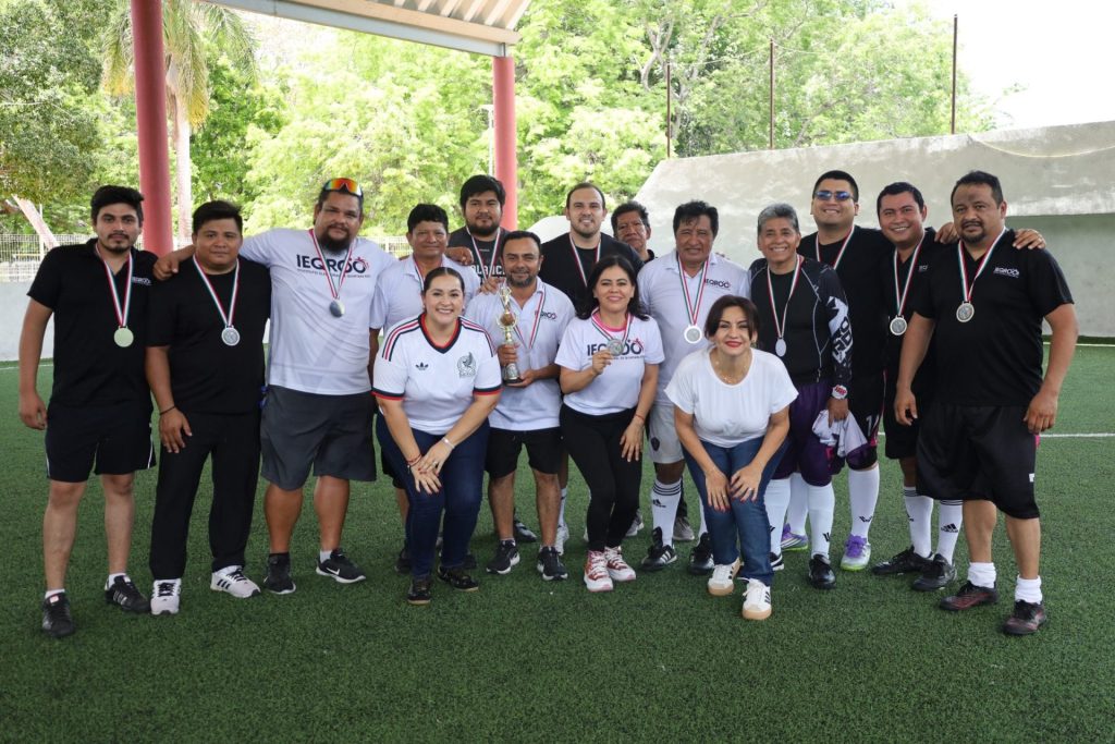 Personal del IEQROO y el TEQROO conmemoró el Día del Padre en Chetumal con un torneo mundialista y un desayuno institucional.