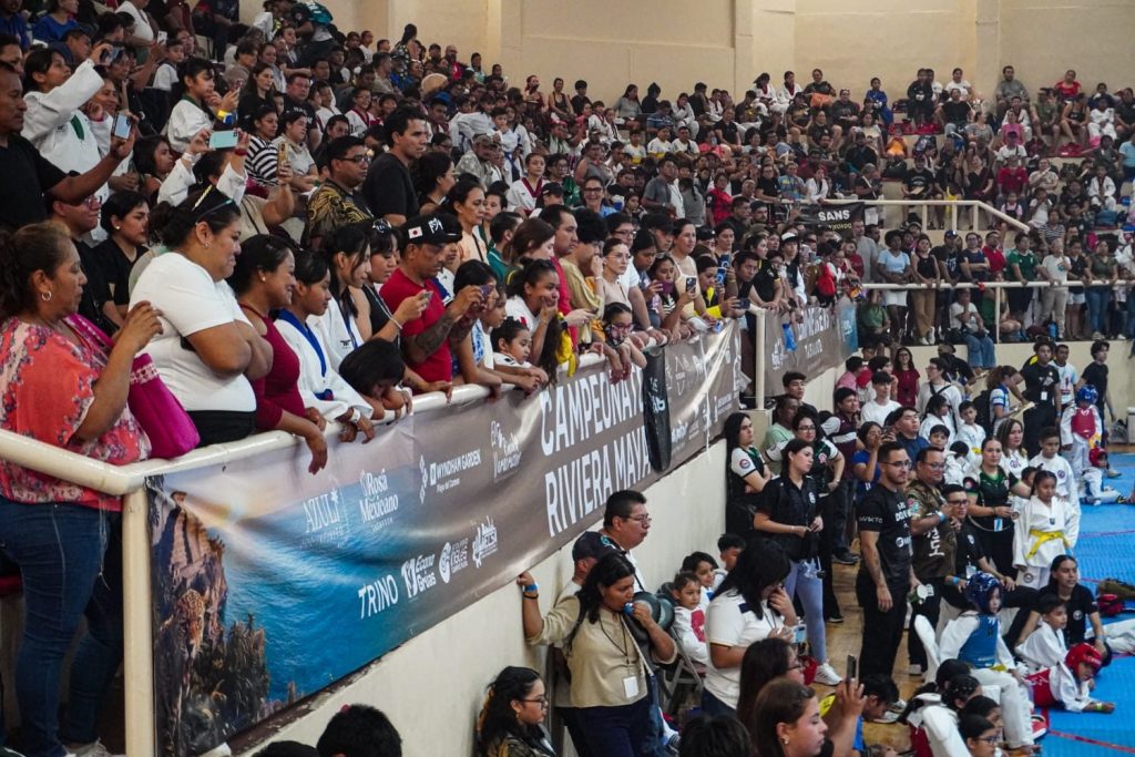 El Campeonato Riviera Maya Taekwondo 2026 "Legado de Guerreros TKD" reunió a más de 70 academias en el Poliforum de Playa del Carmen.