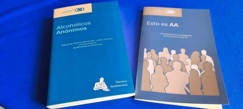 Miembros de Alcohólicos Anonimos en Playa del Carmen conmemoran los 91 años de AA con actividades informativas gratuitas.