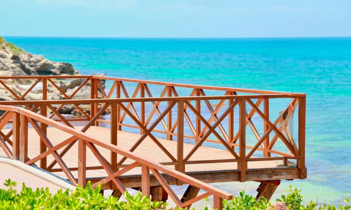 Avanza construcción del nuevo mirador en el Malecón Caribe de Isla Mujeres