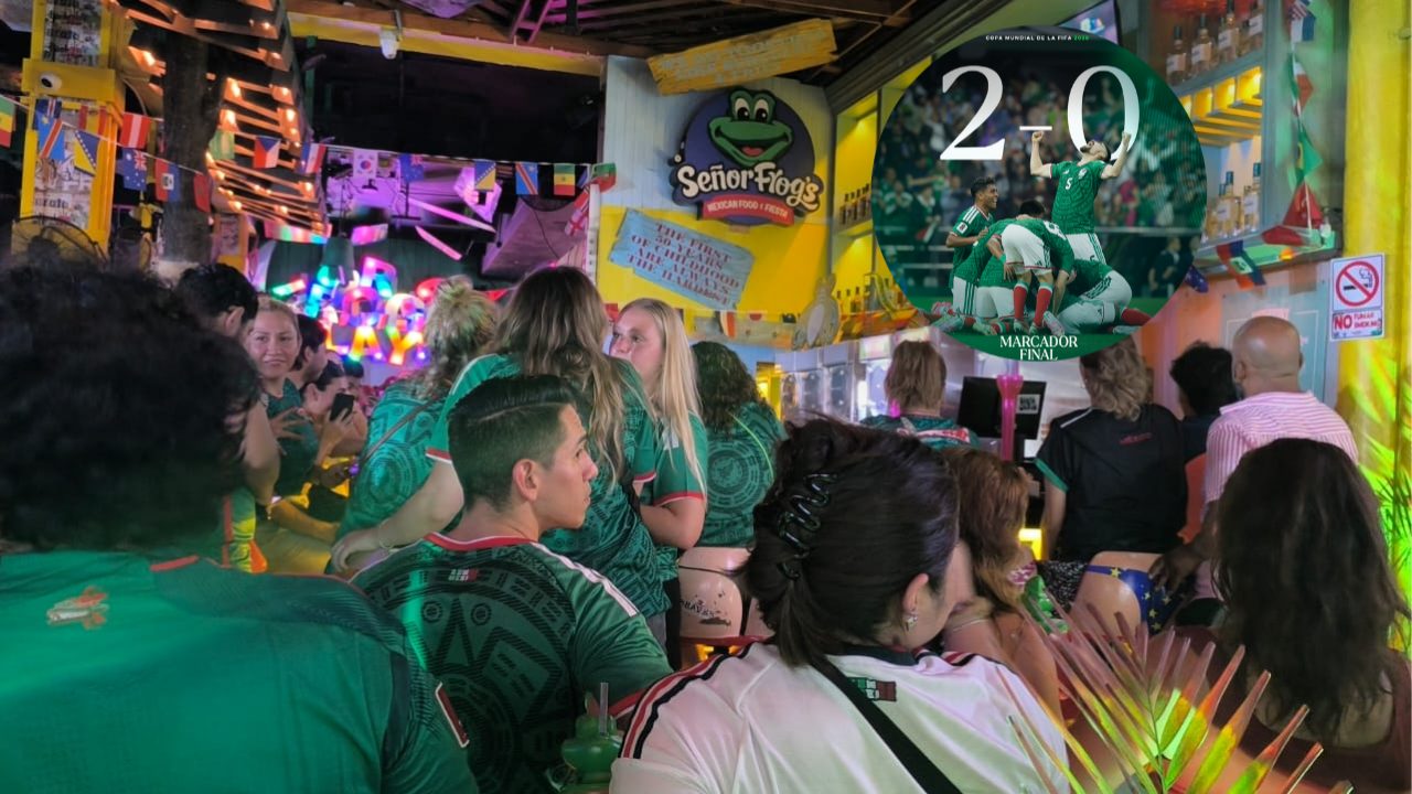 Aficionados celebran en la Quinta Avenida la noche en que México gana 2-0 a Ecuador.
