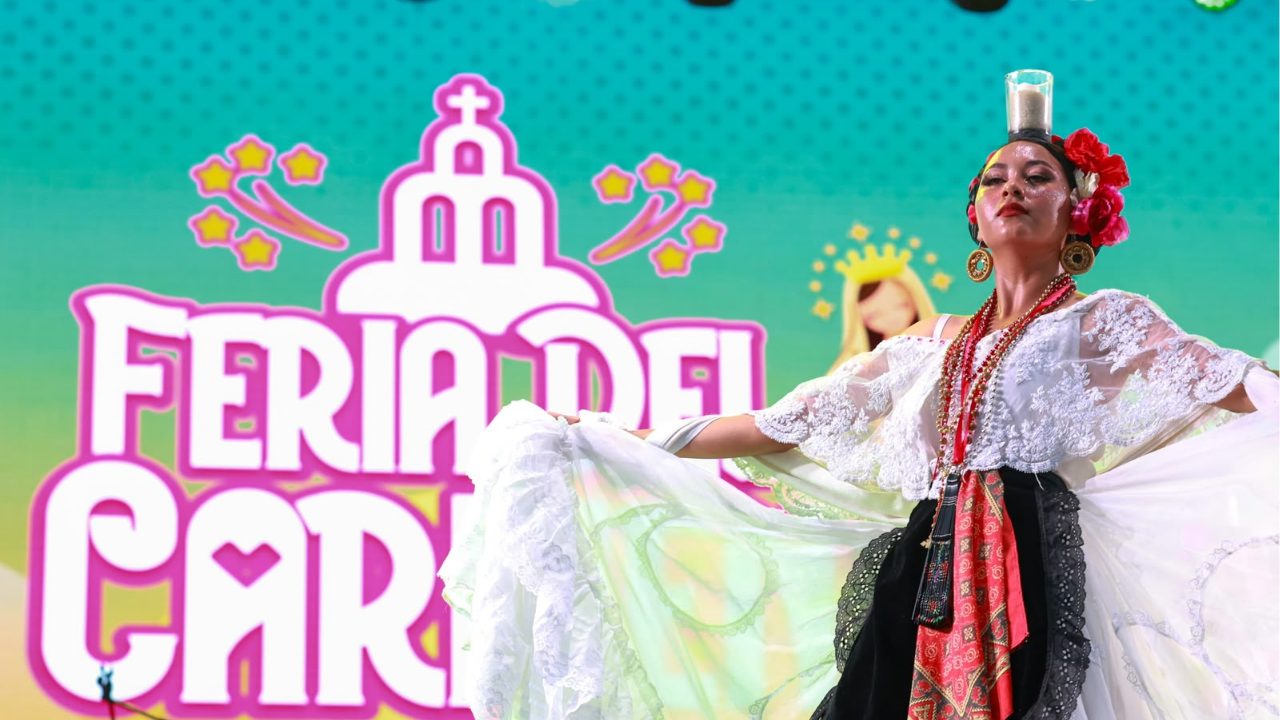 El talento local en la Feria del Carmen 2026 puso a bailar y cantar al público playense.
