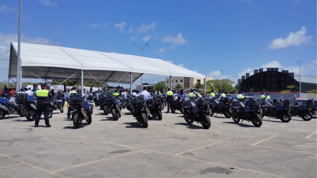Colectivos documentan casos de abuso policiaco en Cancún mediante encuesta ciudadana.