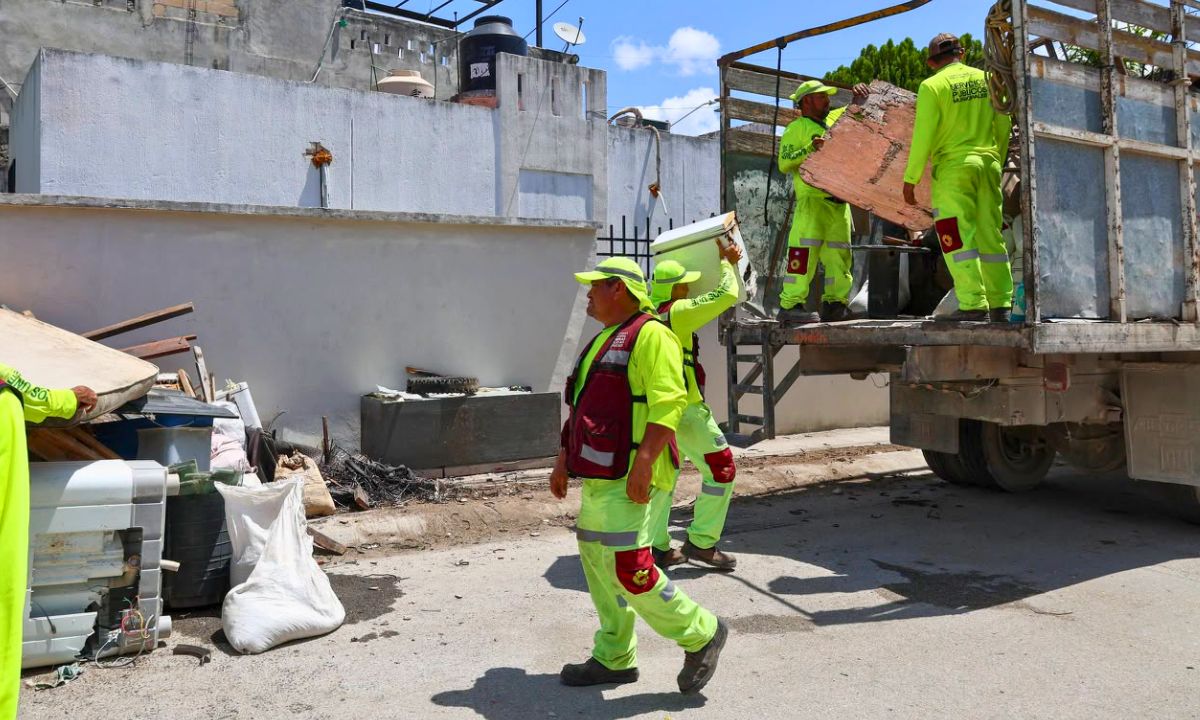 Realizan descacharrización y bacheo en fraccionamiento Las Palmas de Cancún