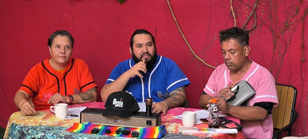 Integrantes de Red Diversa Quintana Roo entregan el pliego petitorio LGBTTTIQA+ 2026 tras la marcha con más de 20 mil asistentes.