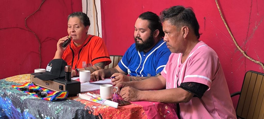 Integrantes de Red Diversa Quintana Roo entregan el pliego petitorio LGBTTTIQA+ 2026 tras la marcha con más de 20 mil asistentes.