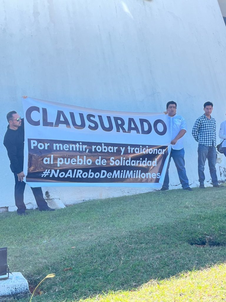 José Alfredo Toledo Medina, hijo de Chano Toledo, preside el grupo cívico-político "28 de Julio" en Playa del Carmen.