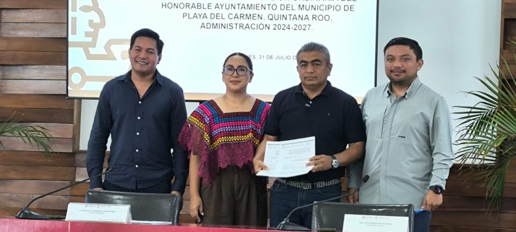Así lucen los registros eléctricos destapados en Playa del Carmen, un riesgo constante para automovilistas en El Tintal.