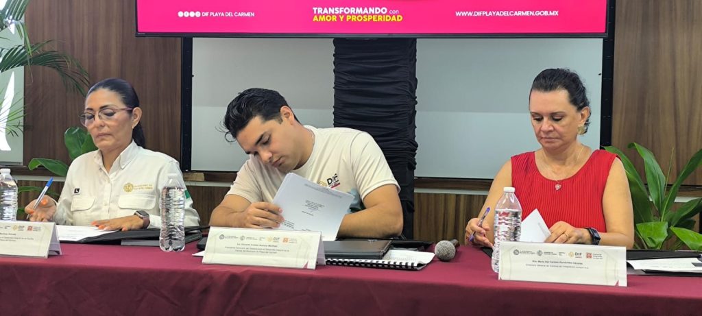 Autoridades firman convenio para reforzar la atención a las adicciones en Playa del Carmen.