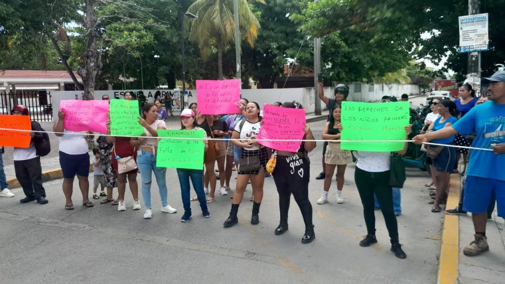 La protesta de estudiantes por no contar con docente de Educación Fisica en 2024; Niños Héroes creció por el impulso de maestros como Coty.