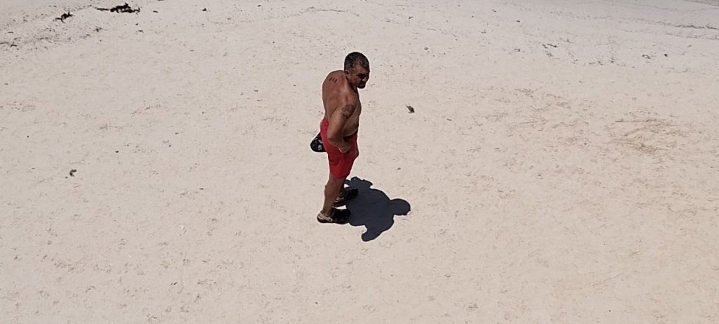 Efectos de El Niño en Playa del Carmen: cielo despejado y calor extremo dominan el ambiente.