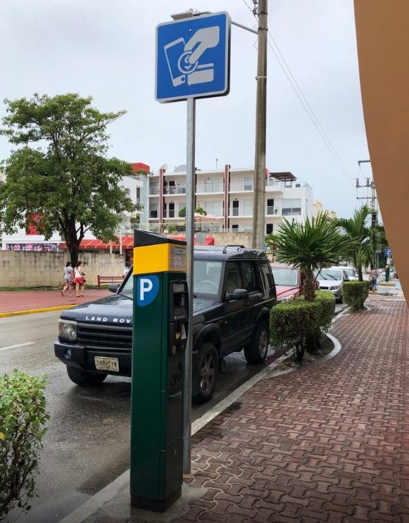 Autoridades municipales revisan a fondo la concesión de Playaparq en Playa del Carmen.