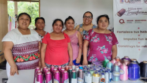 Así se imparten los talleres de bordado maya en Quintana Roo.