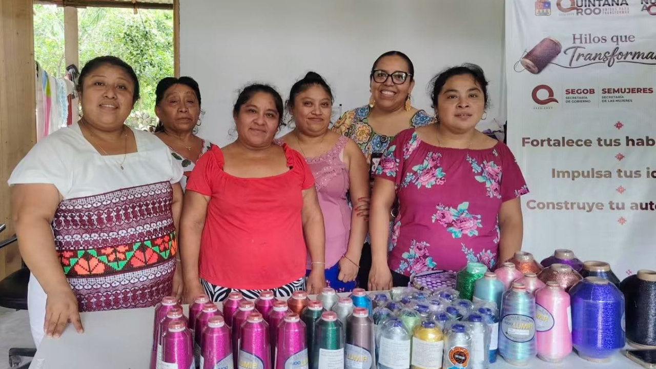 Así se imparten los talleres de bordado maya en Quintana Roo.