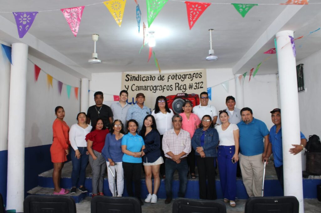 Silvia Rosas, fotógrafa de bebés en Playa del Carmen, en el Registro Civil del municipio.