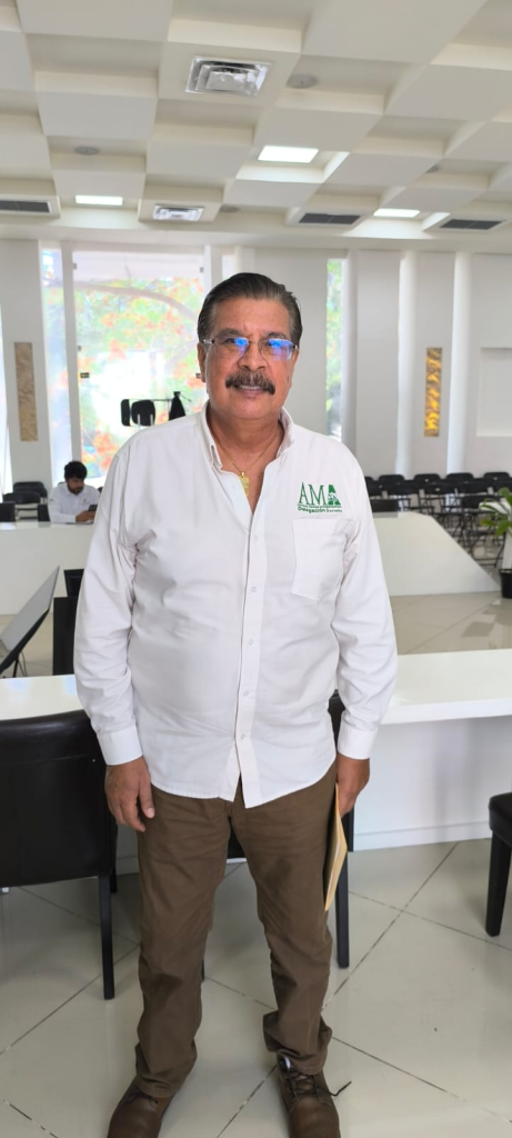 Rafael Reynoso, arborista, explica cómo funciona Estacionamientos Verdes en Playa del Carmen.