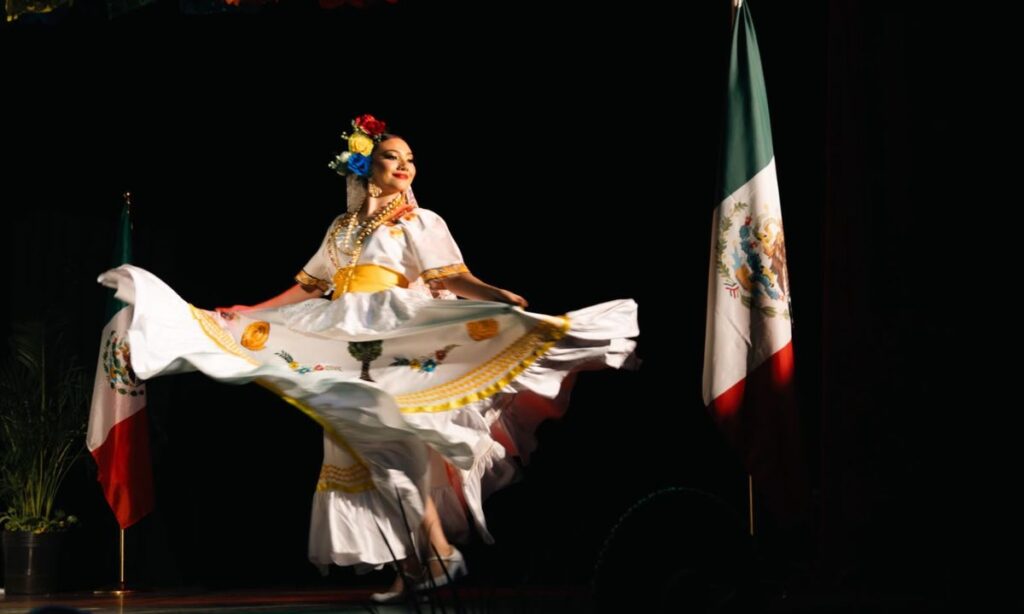 Abril Celeste gana Certamen de Oratoria en Playa del Carmen