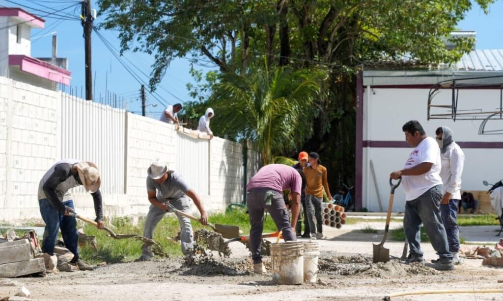 Barda perimetral de la Unidad Deportiva Revolución en Cozumel registra avance del 70