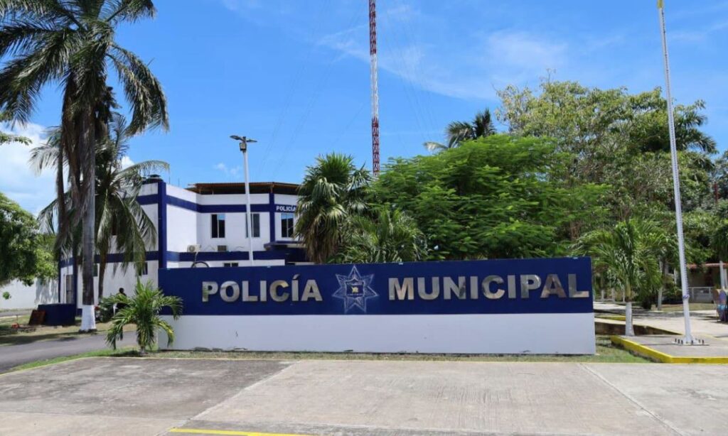 Detienen a tres policías municipales en Othón P. Blanco