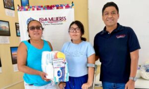 Inicia “Cuidar es Incluir” con entrega de kits de higiene en Isla Mujeres