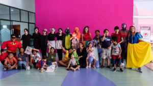 Los niños del CRIT Cancún disfrutaron de una tarde de teatro clown y personajes de caricaturas.