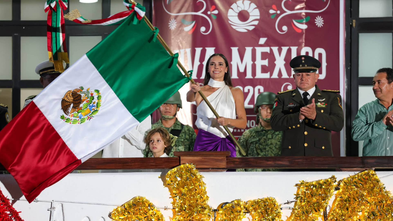 El Grito de Independencia 2026 en Cancún contó con un espectáculo de 200 drones y el concierto de Lucero y Mijares.