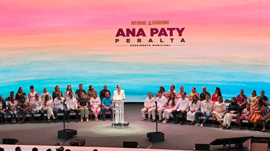 El Segundo Informe de Gobierno de Ana Paty Peralta se presentó en el Teatro de la Ciudad de Cancún.