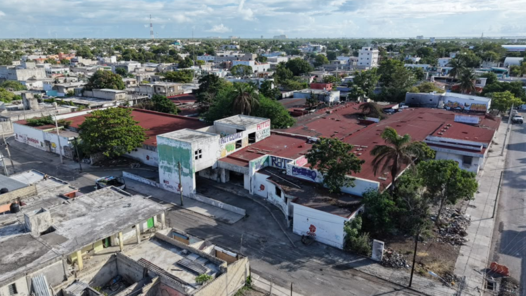 Demuelen antiguo Hospital General de Cancún para construir el Hospital Materno Infantil.
