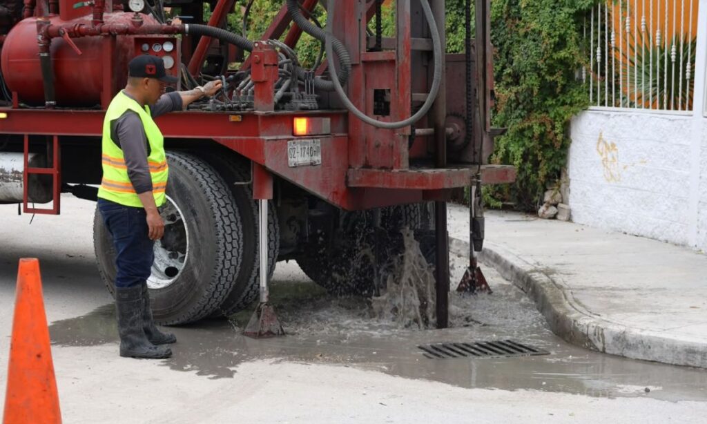 Realizan limpieza y desazolve en Cancún en Supermanzanas 228 y 247