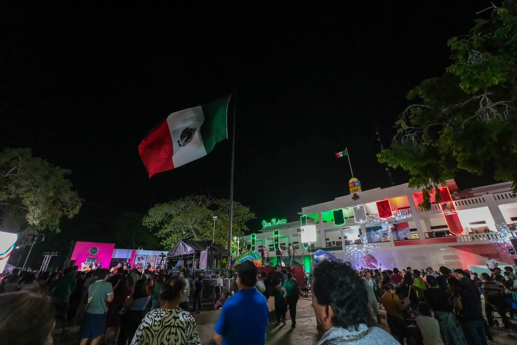 El Grito de Independencia 2026 en Chetumal fue encabezado por la gobernadora Mara Lezama en la Explanada de la Bandera.
