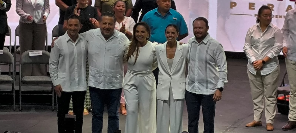 El Segundo Informe de Gobierno de Ana Paty Peralta se presentó en el Teatro de la Ciudad de Cancún.