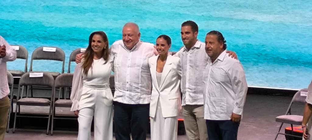 El Segundo Informe de Gobierno de Ana Paty Peralta se presentó en el Teatro de la Ciudad de Cancún.