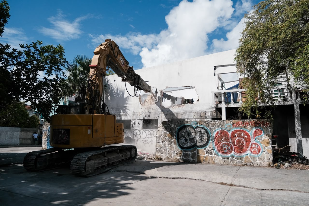 Demuelen antiguo Hospital General de Cancún para construir el Hospital Materno Infantil.
